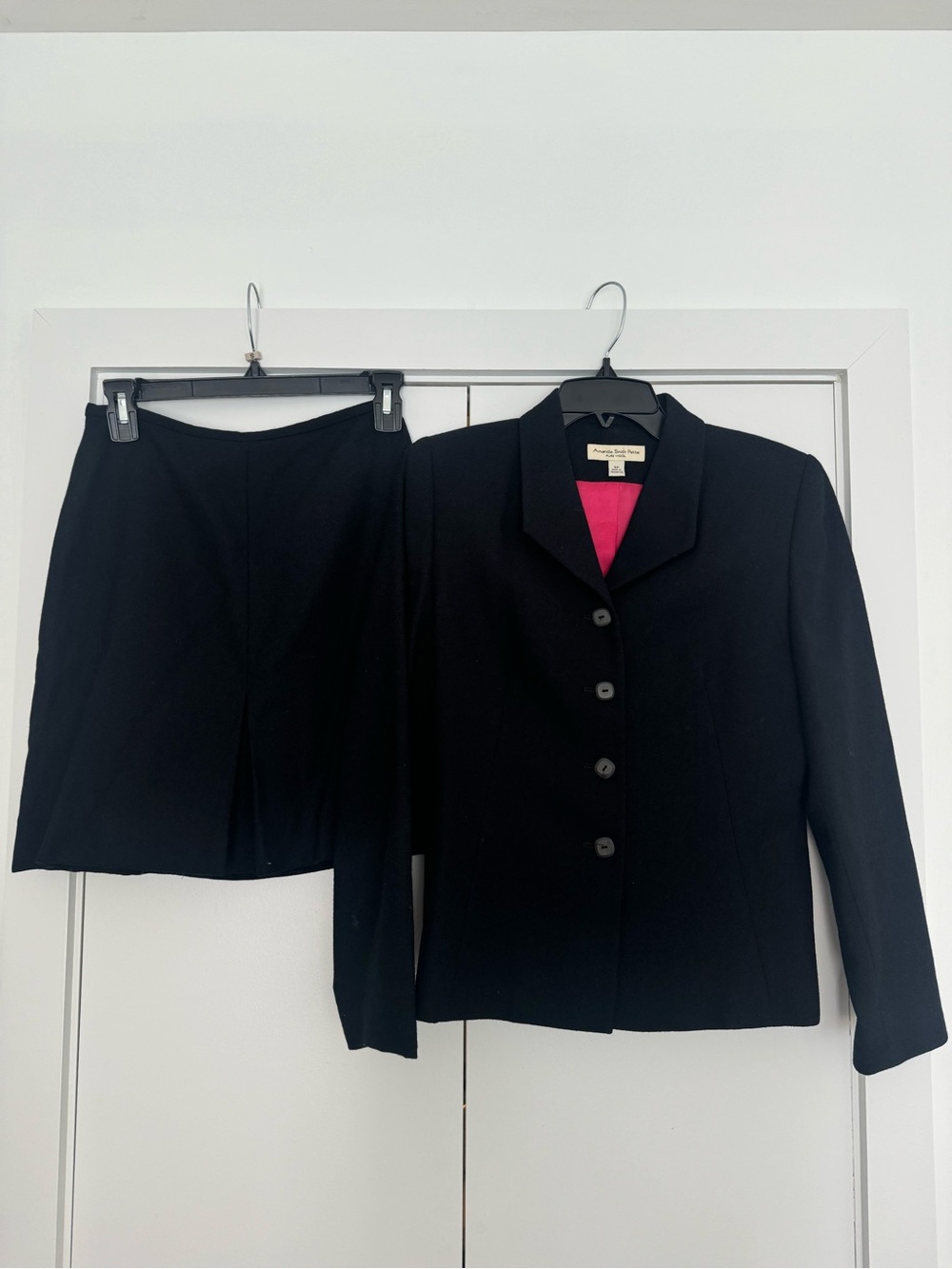Amanda Smith Black PURE WOOL Women's Suit Jacket & Skirt with Pink Lining